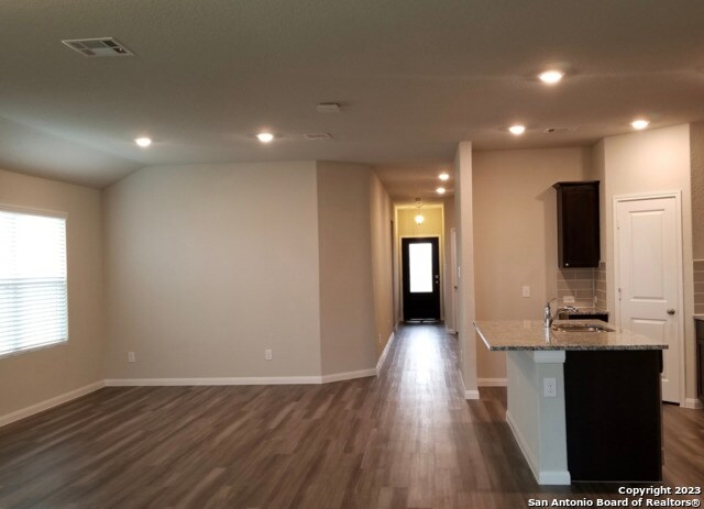 Foto del edificio - 8402 Cassia Cove