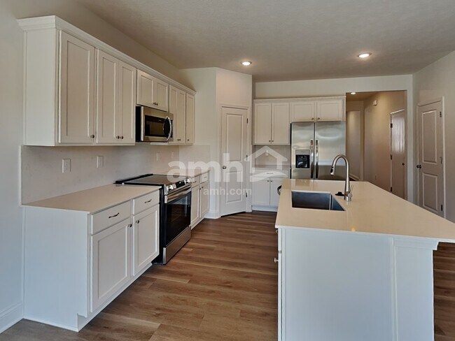 Foto del edificio - 9181 Henley Ave