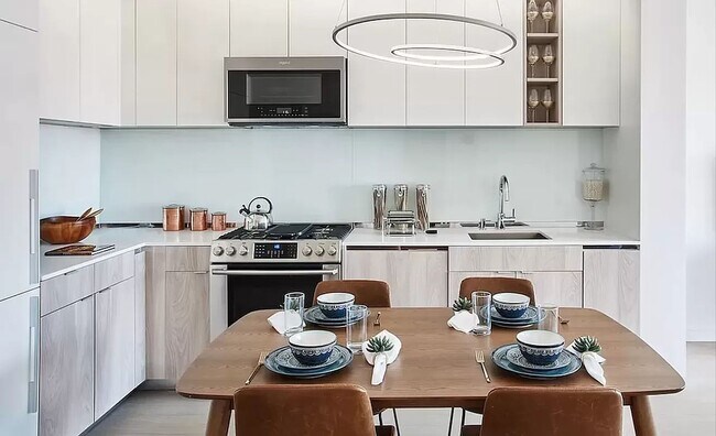 Foto del edificio - 572 Eleventh Avenue
