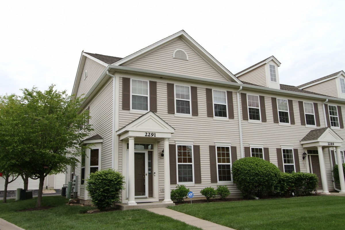 2291 Barrington Dr E, Aurora, IL 60503 Condo for Rent in Aurora, IL