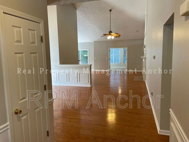 Building Photo - 703 Brambling Way