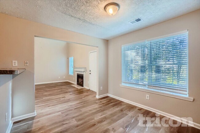 Foto del edificio - 4122 Ravenwood Ct