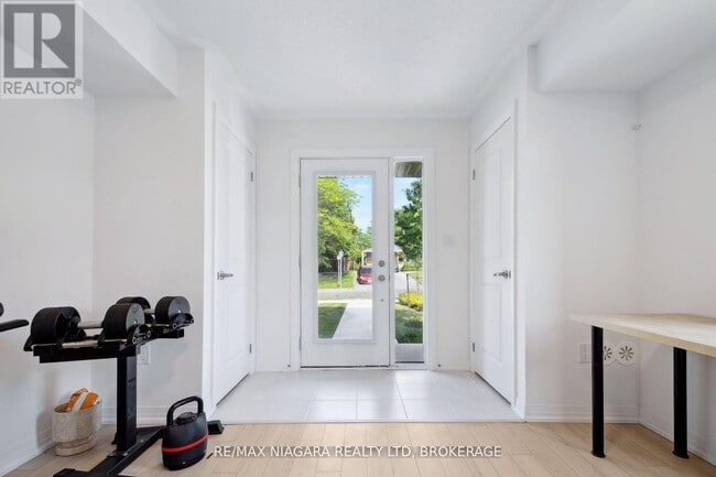 Building Photo - 2 Sidney Rose Cmn