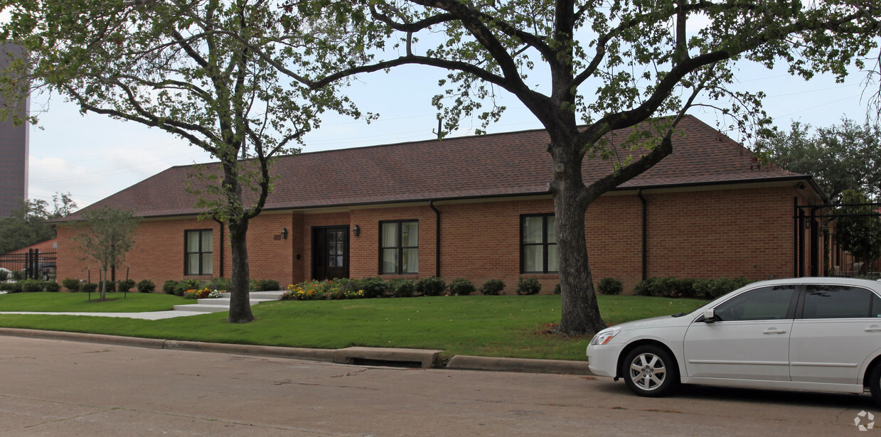Primary Photo - 5136 Del Monte Dr