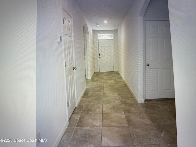 Foto del edificio - 739 Forest Trace Cir