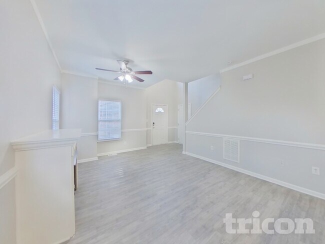 Foto del edificio - 6250 Dumont Ln