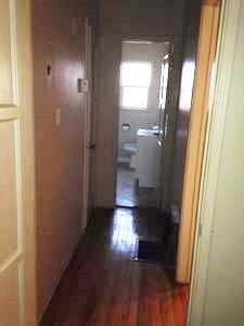 Pasillo - 1632 N Hollywood Way
