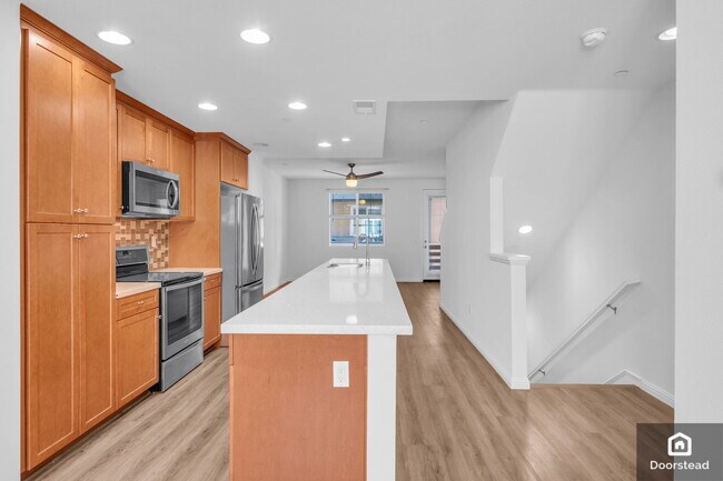 Building Photo - 365 S Glendora Ave