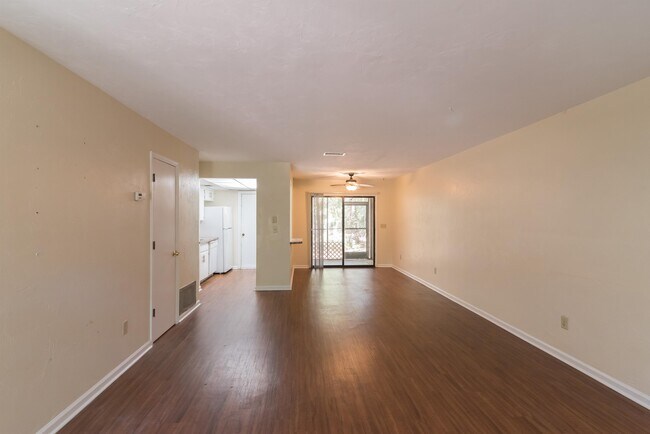Building Photo - 3704 Donovan Dr