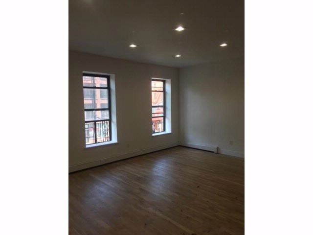 Foto del edificio - 275 Nostrand Ave