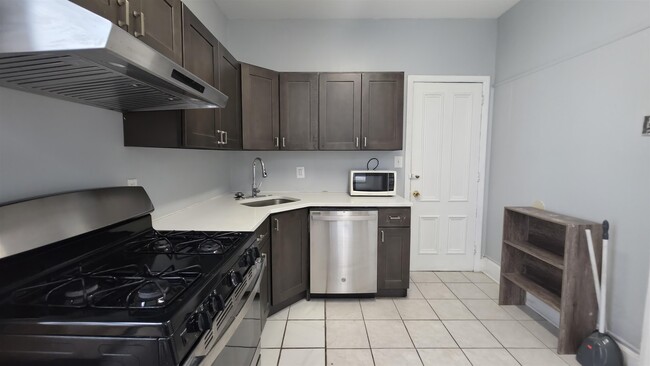 Building Photo - 23 Sherman Pl