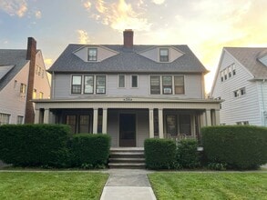 Building Photo - 2300 S Overlook Rd