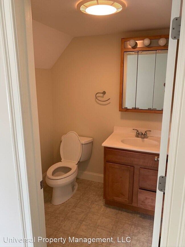 12 Dame St, Kittery, ME 03904 Room for Rent in Kittery, ME