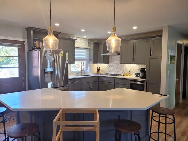 Building Photo - Beautiful Updated Home Next To Burke High ...