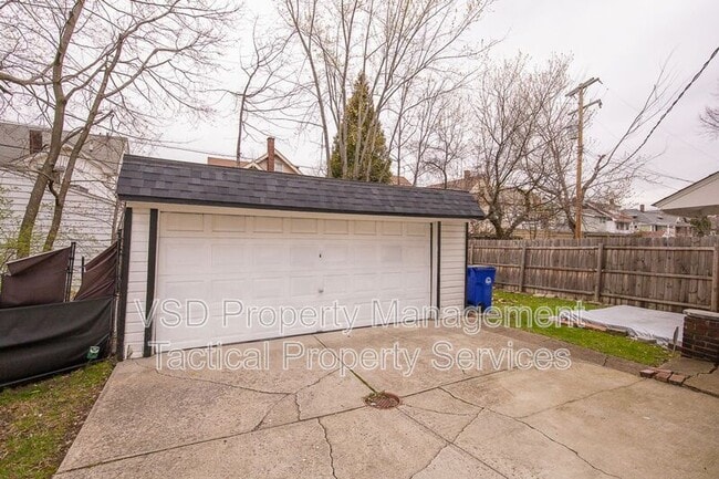 Foto del edificio - 12339 Chesterfield Ave