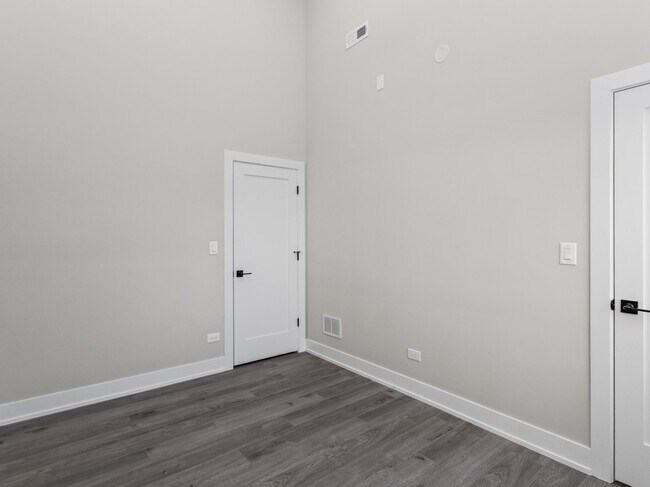 Foto del edificio - 3214 W Lawrence Ave