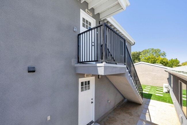 Building Photo - 3 Bedroom, 2 Bathroom Home – Near CSULB