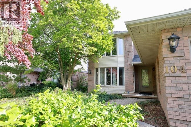Building Photo - 104 Woodbend Crescent