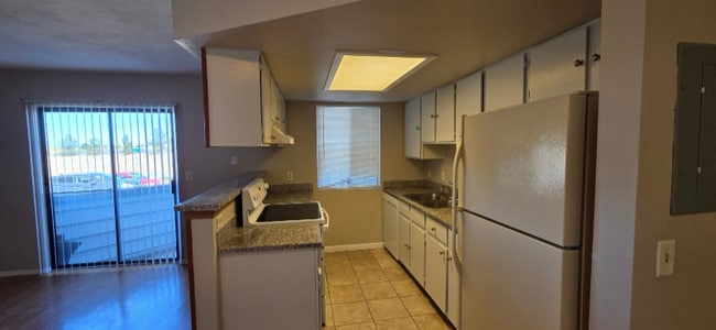 Building Photo - 17000 E Ford Dr