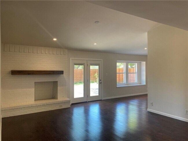 Building Photo - 1627 Chippeway Ln