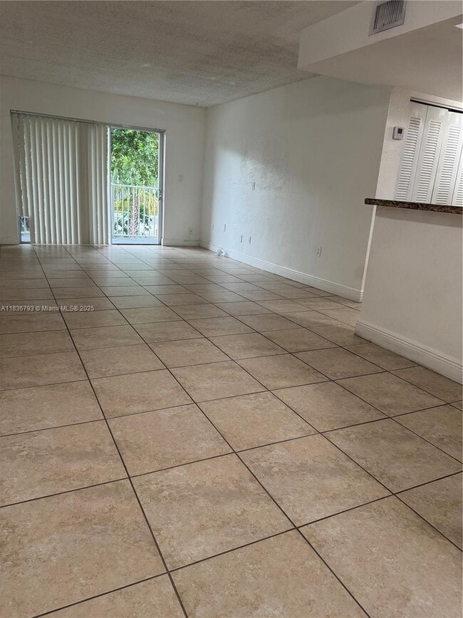 Foto del edificio - 5122 NW 79th Ave