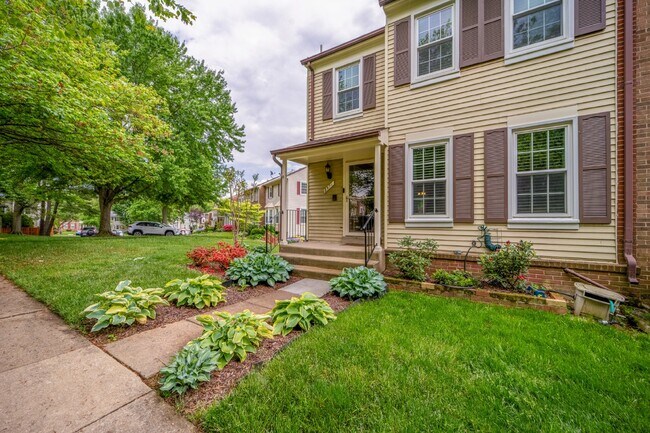 Building Photo - This end unit boasts four bedrooms and thr...