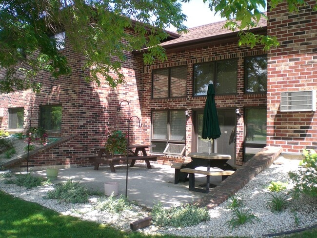Área del patio - Regency House (55 & Older)