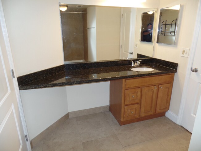 Foto del edificio - 2803 N Oakland Forest Dr
