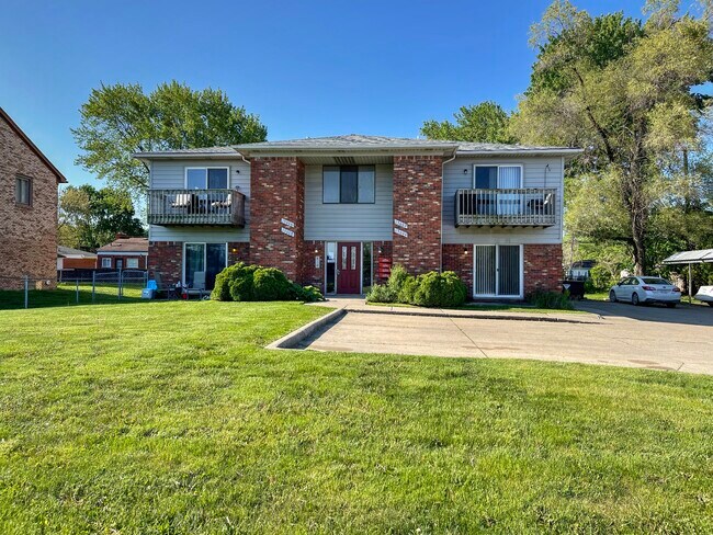 Foto del edificio - 13000 E 11 Mile Rd