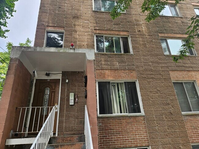 Building Photo - 85 Munroe St