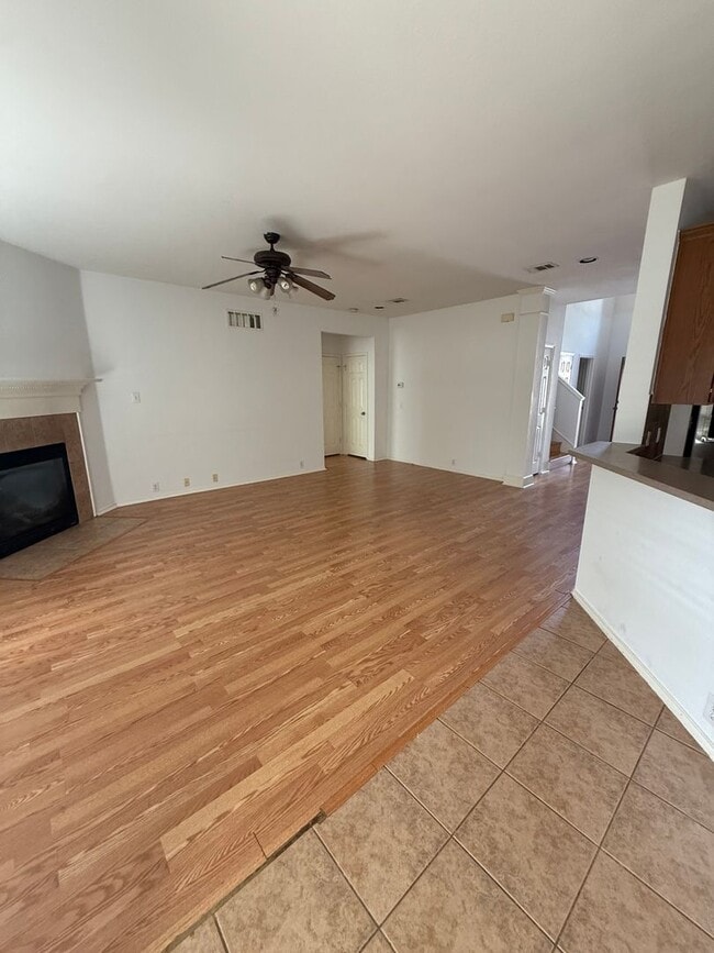 Foto del edificio - Brick Home 4 bed 3.5 bath 2 car garage