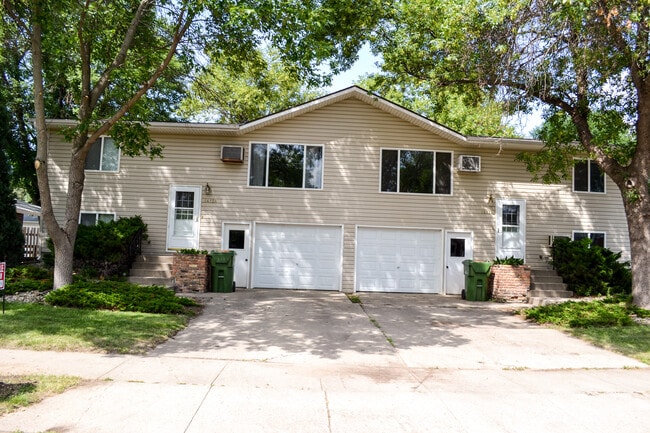 Building Photo - 1417 Orchard Dr