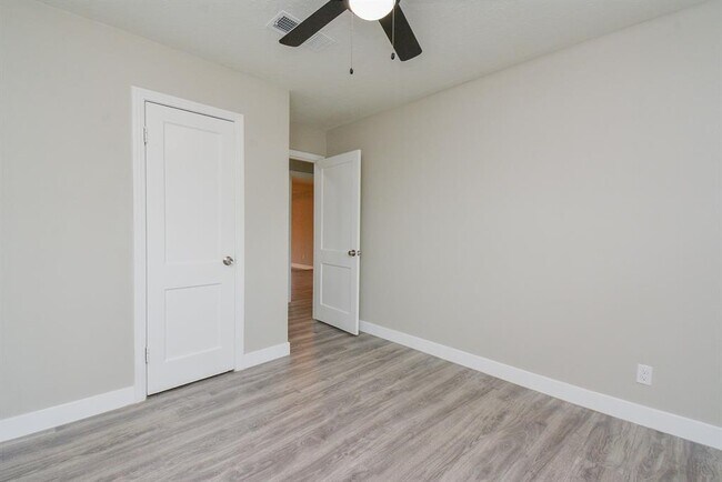 Foto del edificio - 7823 Belgard St