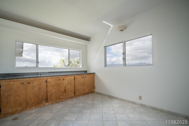 Building Photo - $3650.00 | 4bd/1.5ba Duplex in Pacific Palisades Pearl City
