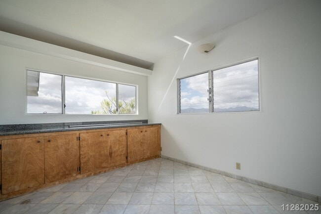 Foto del edificio - $3650.00 | 4bd/1.5ba Duplex in Pacific Palisades Pearl City