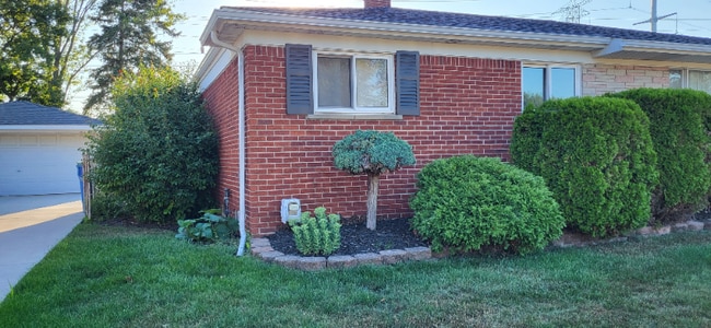 Building Photo - 30419 Iroquois Dr