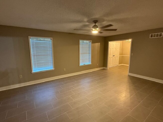 Building Photo - Renovated 3 Bedroom 2 Bath Home on 2 Acres!