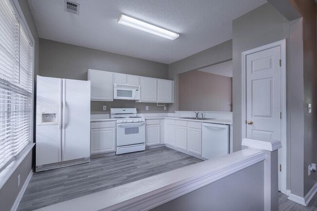 Building Photo - 51 Highoak Dr