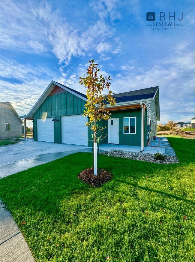 Building Photo - 3035 Real Bird Wy