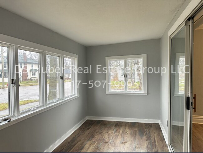 Building Photo - This is a MUST-SEE three bedroom, one bath...