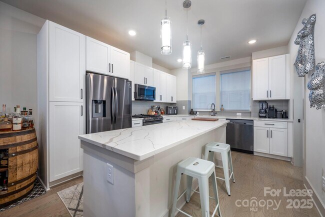 Foto del edificio - 1033 Wesley Terrace Ave