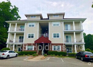 Building Photo - 932 Southmoor Dr