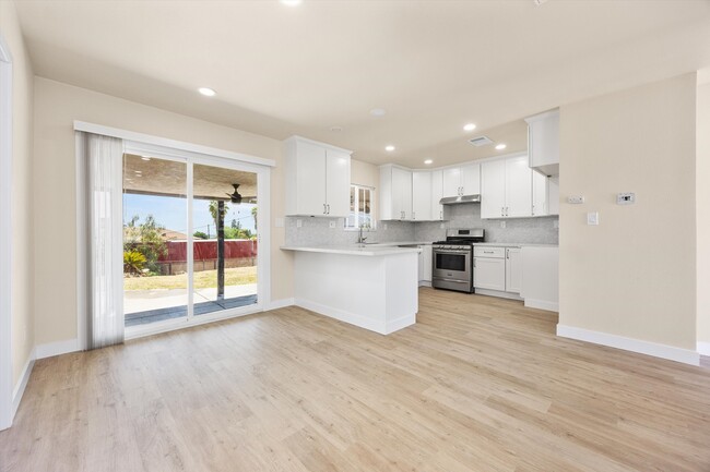 Foto del edificio - 2229 Gale Ave