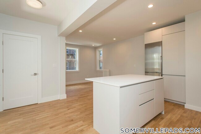 Building Photo - 136 Highland Ave