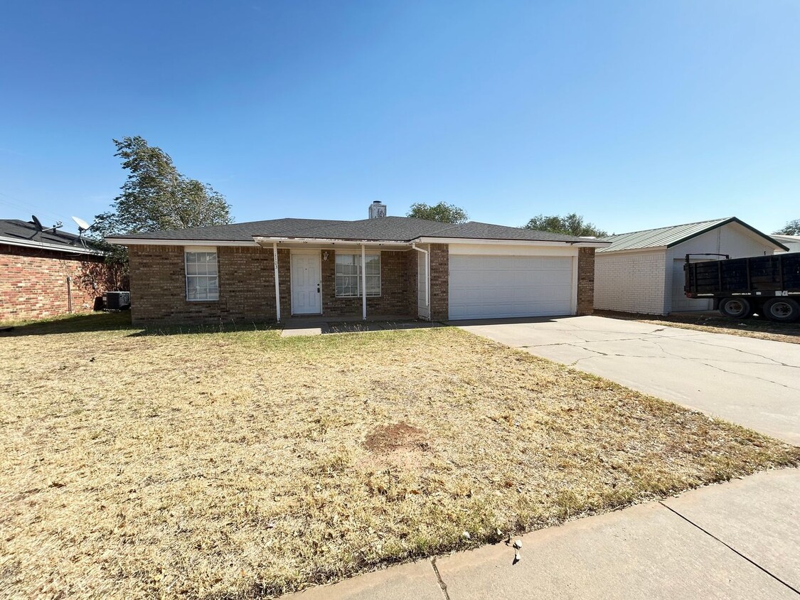 Foto principal - Three Bedroom House in Northwest Lubbock