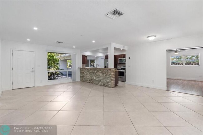 Foto del edificio - 4460 NE 13th Terrace