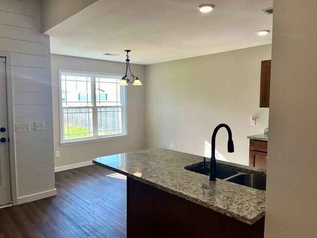 Building Photo - 117 Hughes Dr