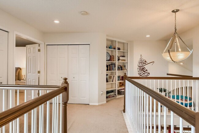 Building Photo - Spacious 5BR House in Aurora