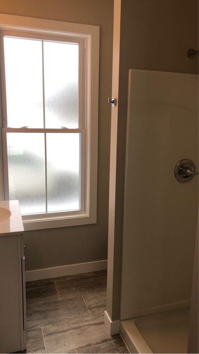 Building Photo - 421 W Bridge St