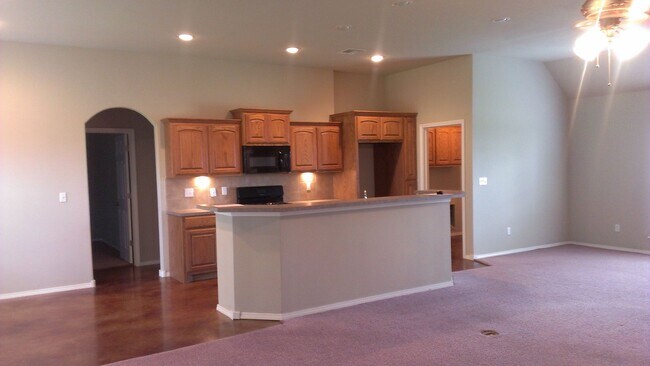 Building Photo - Rare 4-Bed, 2-bath in Verdigris on cul-de-...